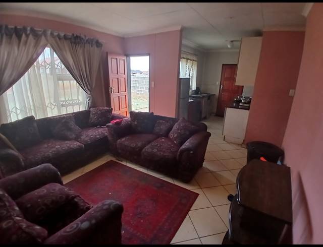 3 BEDROOM HOUSE FOR SALE IN EVATON WEST